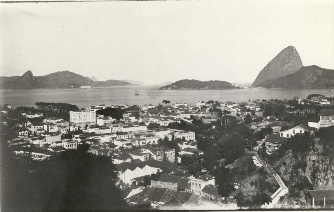 O palácio sem as águias. Panorama do bairro do Catete. Foto de Marc Ferrez. 1895. Acervo Museu da República.
