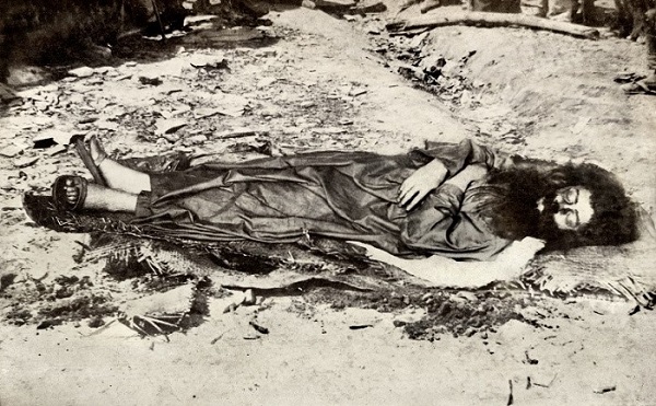 Cadáver de Antônio Conselheiro exumado pelo exército