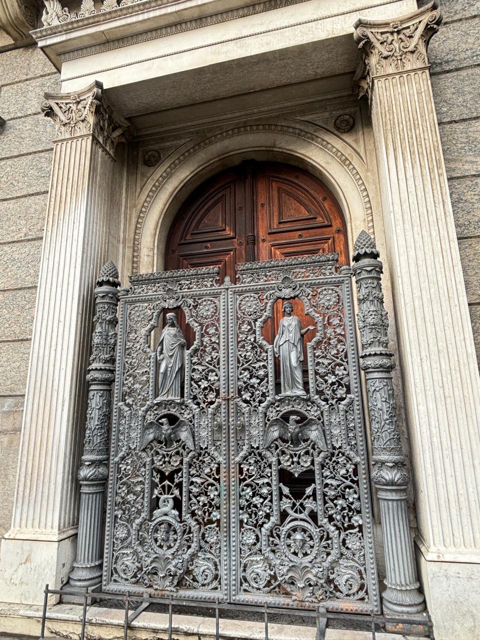 Portões do Palácio e gradis da Rua do Catete serão restaurados 